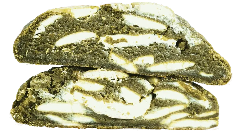 Mi-cuit Matcha chocolat blanc coupé en deux